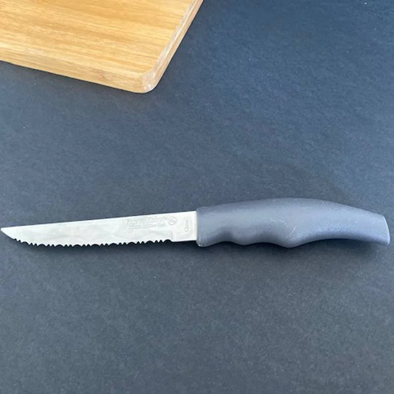 https://www.lippuk.com/wp-content/uploads/2020/10/Steak-Knife.jpg.webp